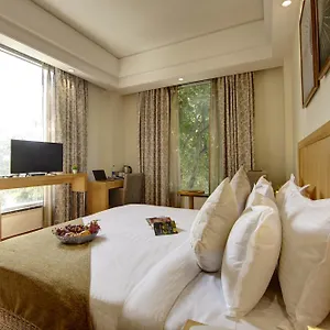 Saltstayz Select - Galleria Market & Golf Course Road Gurgaon
